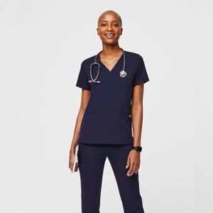 Figs Casma Three-Pocket Scrub Top- Navy